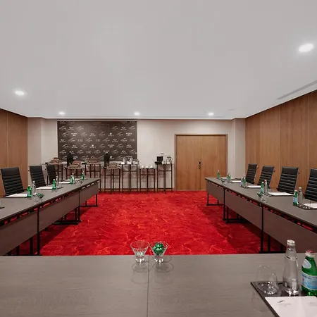 Concorde Tower & Casino מלון 5*